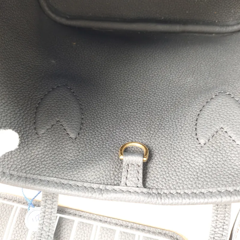 Louis Vuitton Crossbody Bag NEVERFULL INSIDE OUT BB Black PVC · Calfskin BB26.5 × 11 × 16.5 cm — detail view 3 of 11