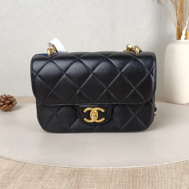 Chanel Crossbody Bag Pearl Black Lambskin Mini 19 × 5.5 × 12.5 cm