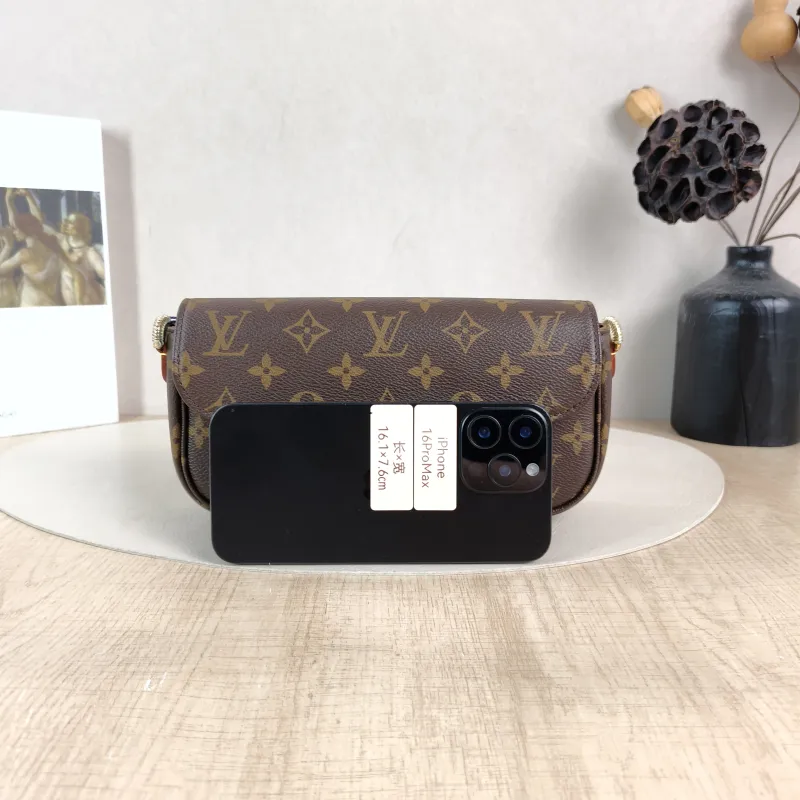 Louis Vuitton Crossbody Bag IVY Monogram PVC Small23.5 × 4.3 × 12 cm — cover view 4 of 5