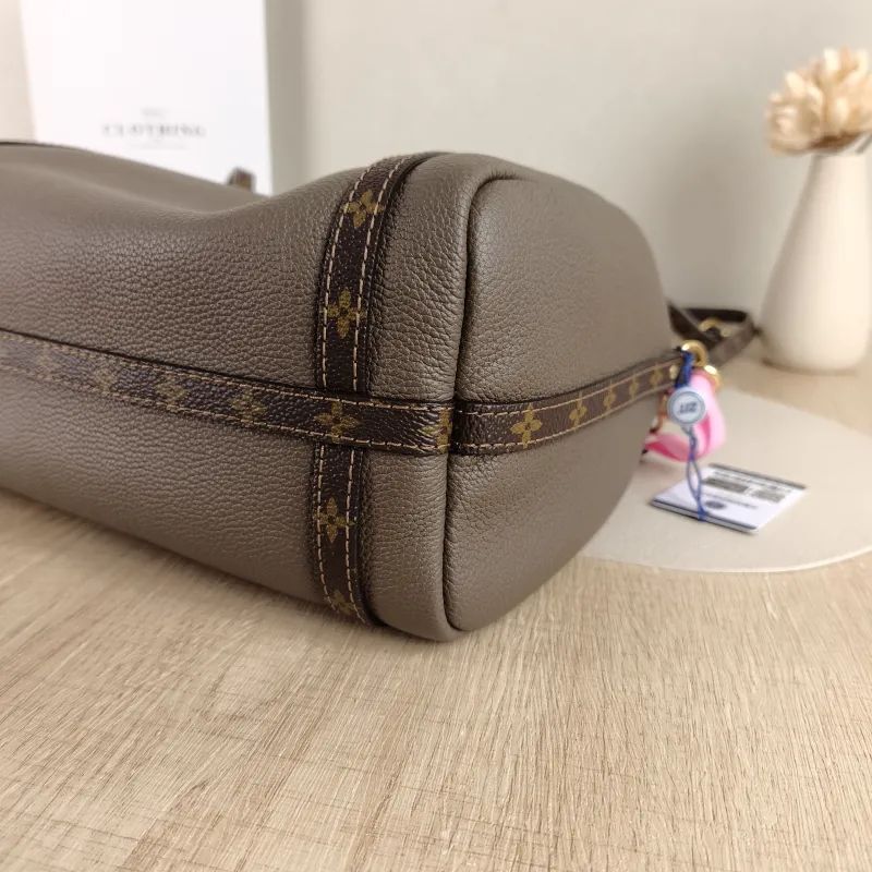 Louis Vuitton Shoulder Bag EXPRESS Shoulder Bag Grey Calfskin Small 26 × 13.5 × 17 cm — detail view 6 of 12