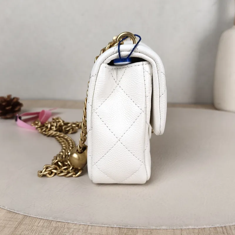 Chanel Crossbody Bag White Grained Calfskin 18 × 5 × 12 cm — detail view 2 of 13