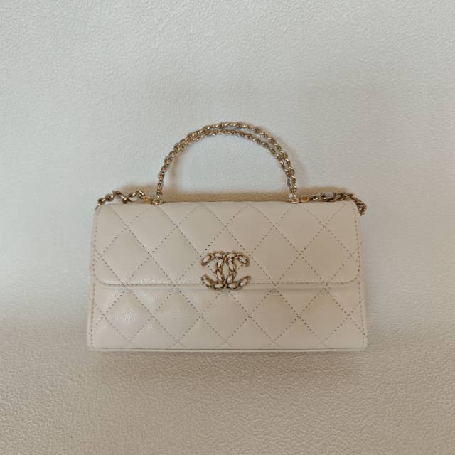 Chanel Crossbody Bag kelly White Grained Calfskin 18 × 4.5 × 10 cm