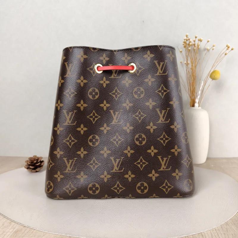 Louis Vuitton Shoulder Bag NÉONOÉ Bucket Bag PVC Medium 26 × 17.5 × 26 cm — cover view 4 of 5