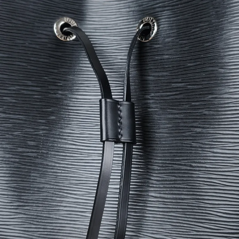 Louis Vuitton Shoulder Bag NÉONOÉ Bucket Bag Black Epi Embossed Calfskin Medium 26 × 17.5 × 26 cm — detail view 3 of 11