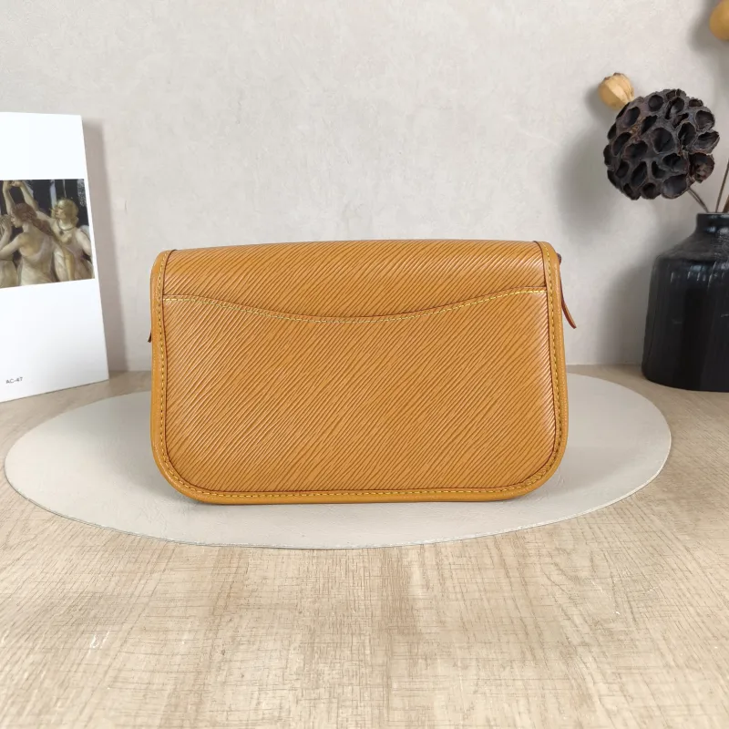 Louis Vuitton Shoulder Bag BUCI Epi Embossed Calfskin One Size 24.5 × 9 × 15.5 cm — cover view 2 of 5