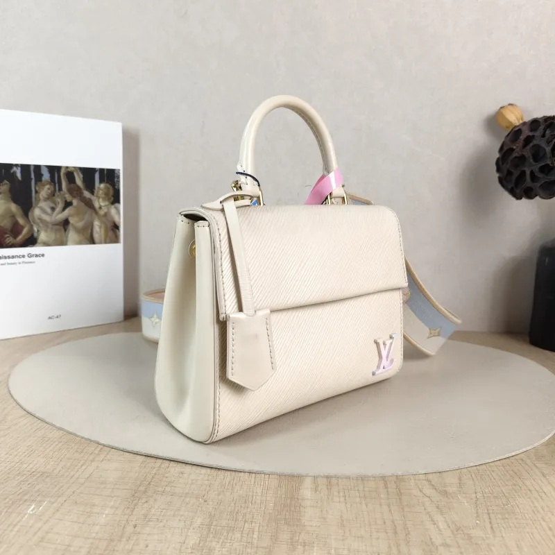 Louis Vuitton Crossbody Bag CLUNY White Epi Embossed Calfskin Mini 20 × 7.5 × 16 cm — cover view 2 of 5