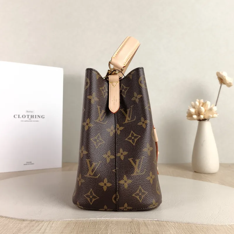 Louis Vuitton Crossbody Bag NÉONOÉ Bucket Bag BB Monogram PVC BB 20 × 13 × 20 cm — detail view 5 of 10