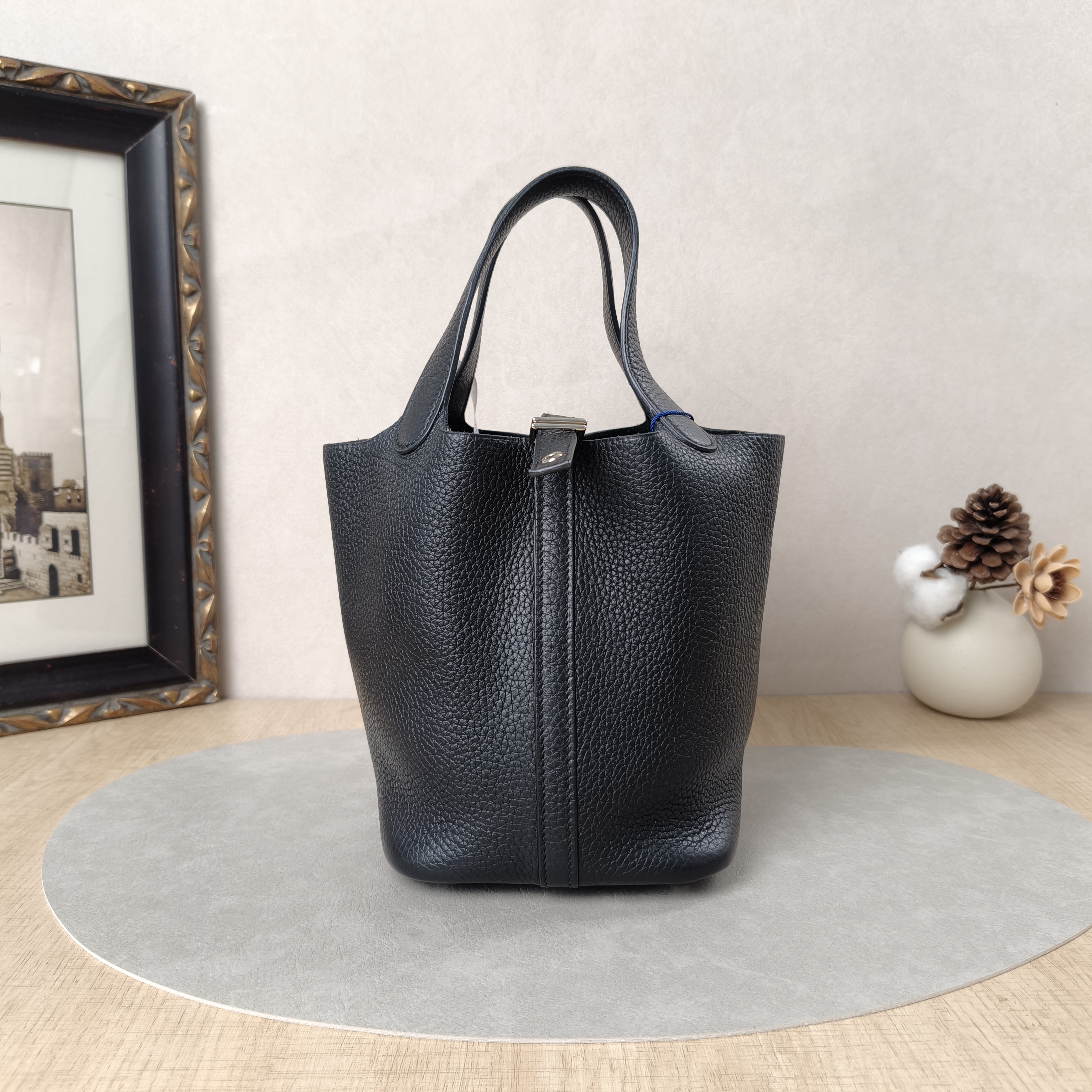 Hermès Top Handle Bag Picotin Lock 18 18Black Clemence Taurillon TC Calfskin Small18 × 13 × 19 cm