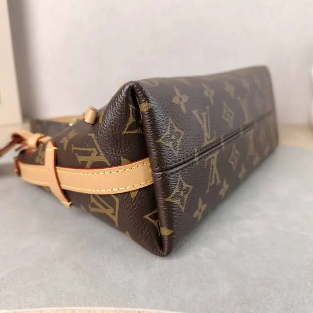 Louis Vuitton Crossbody Bag Carryall BB Monogram PVC BB 26 × 10 × 17 cm — detail view 12 of 15