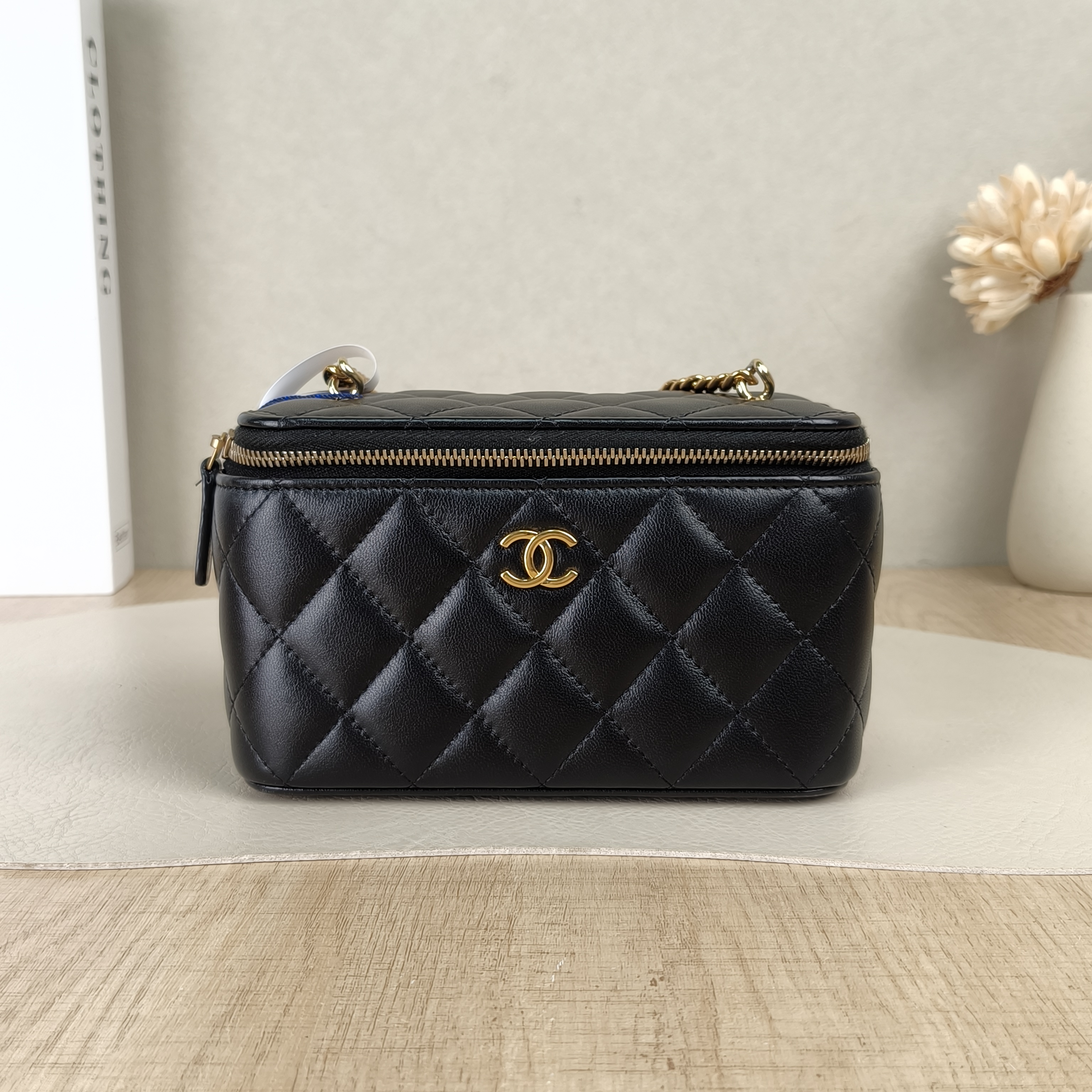 Chanel Crossbody Bag Edition Black Lambskin 16 × 8 × 9.5 cm