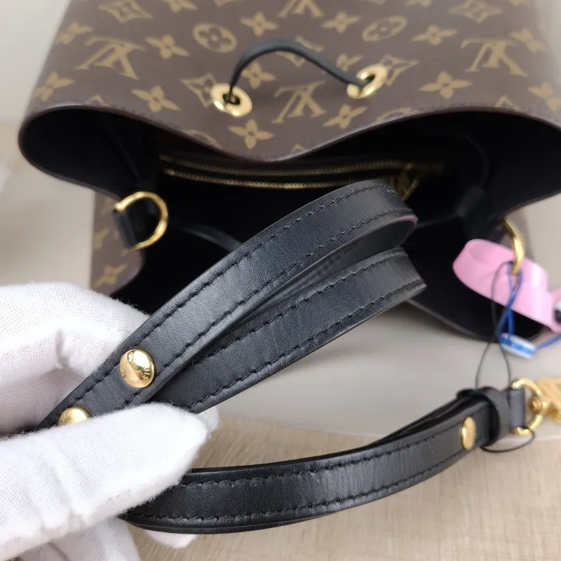 Louis Vuitton Shoulder Bag NÉONOÉ Bucket Bag Black PVC Medium 26 × 17.5 × 26 cm — detail view 9 of 9