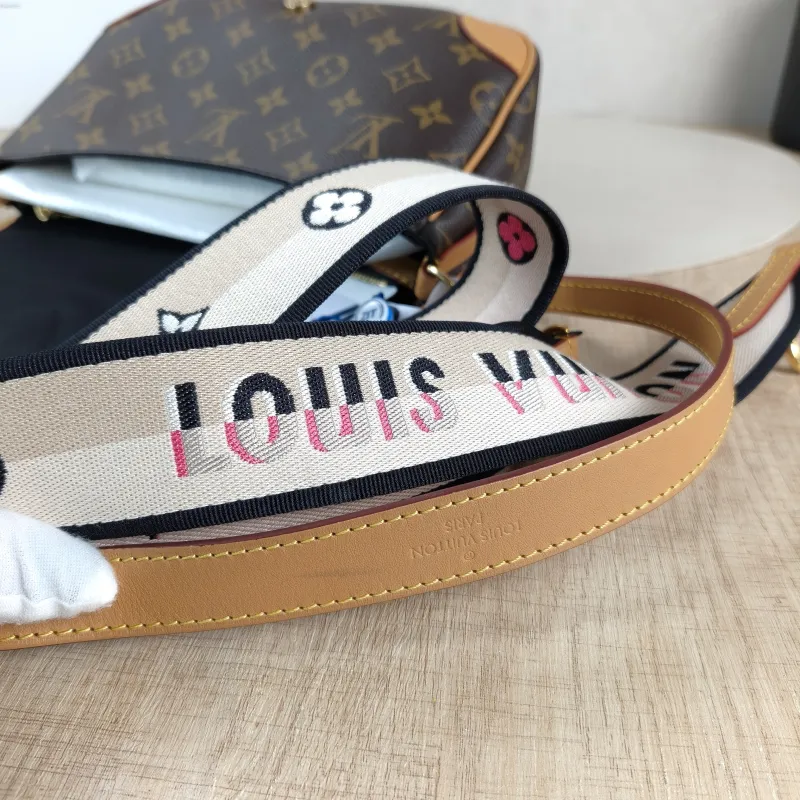 Louis Vuitton Crossbody Bag Diane Baguette Bag Shoulder Strap PVC Small24 × 9 × 15 cm — detail view 1 of 13