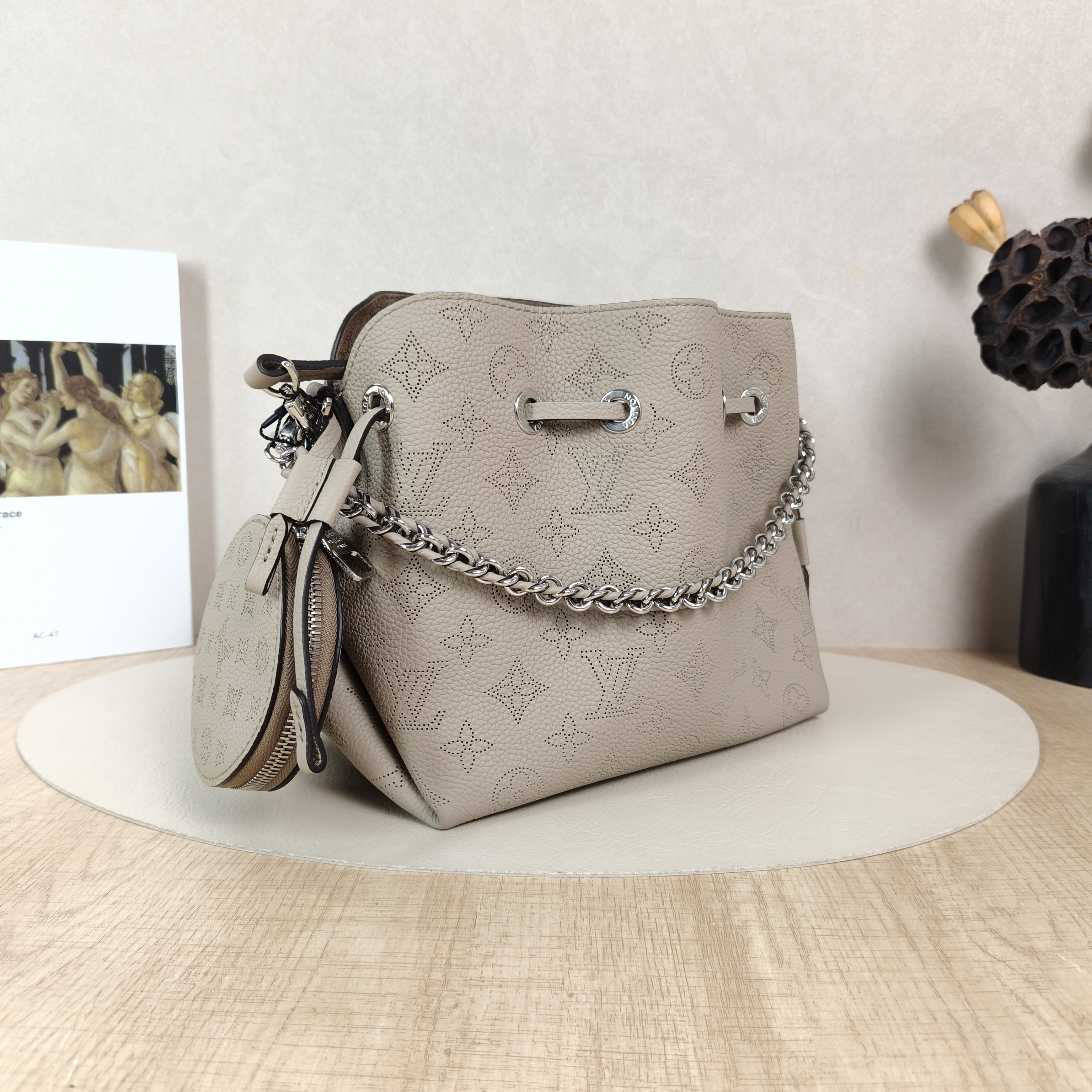 Louis Vuitton Crossbody Bag BELLA Calfskin22 × 14 × 19 cm — cover view 5 of 5