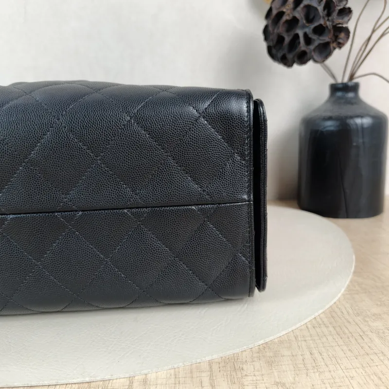 Chanel Shoulder Bag25Bag Black Grained Calfskin Small26 × 14 × 30 cm — detail view 10 of 13