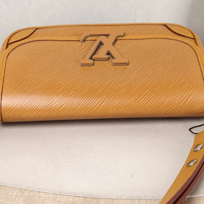 Louis Vuitton Shoulder Bag BUCI Epi Embossed Calfskin 24.5 × 9 × 15.5 cm — detail view 3 of 13