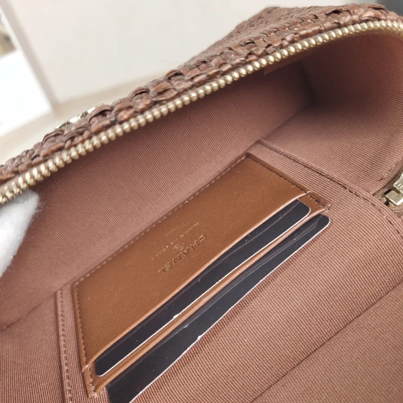 Chanel Crossbody Bag lp Box Bag Top Handle Crossbody Bag 19.5 × 5 × 17 cm — detail view 6 of 15