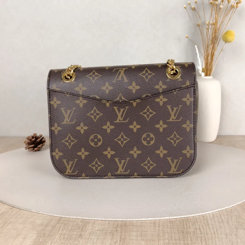 Louis Vuitton Crossbody Bag Passy Messenger Bag Monogram PVC Small23 × 9 × 17 cm — cover view 2 of 6