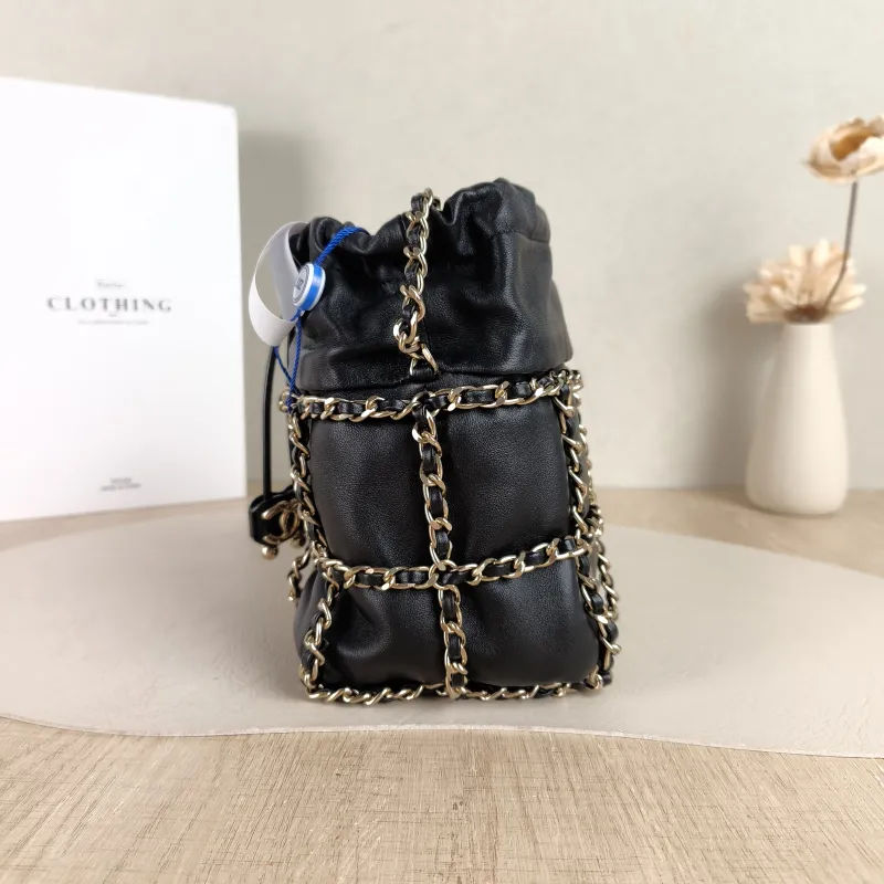 Chanel Crossbody Bag Crossbody Bag Black Lambskin One Size12 × 11 × 18 cm — detail view 1 of 12