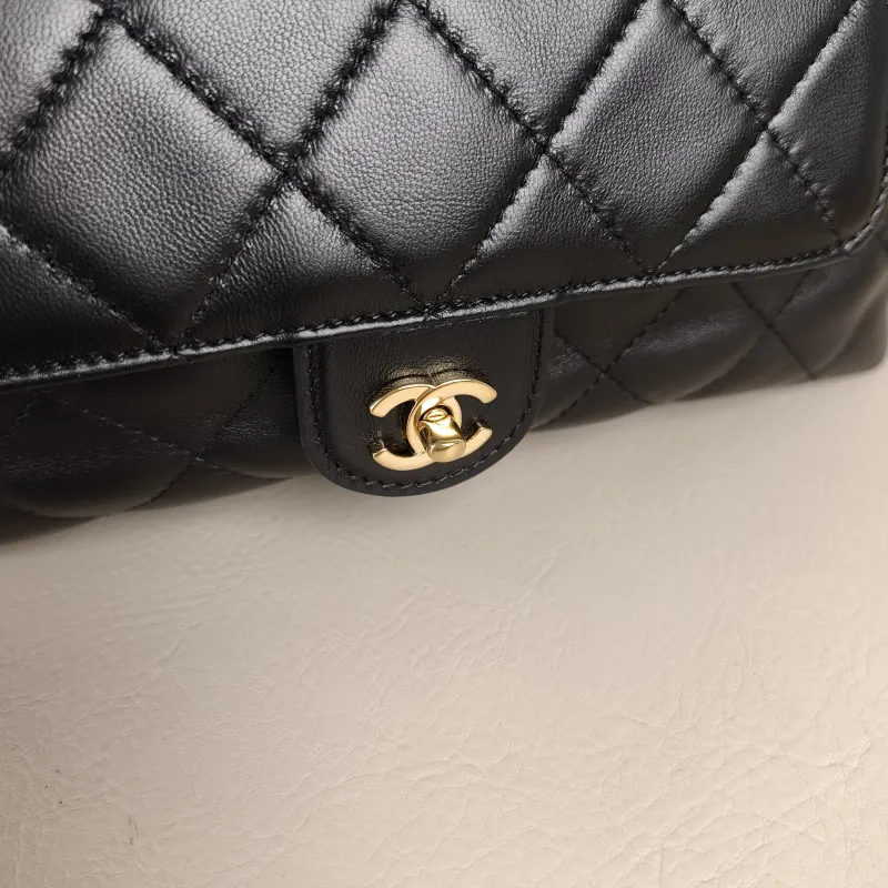 Chanel Shoulder Bag26b Shoulder Bag Black Lambskin One Size24 × 7.5 × 10 cm — detail view 2 of 11
