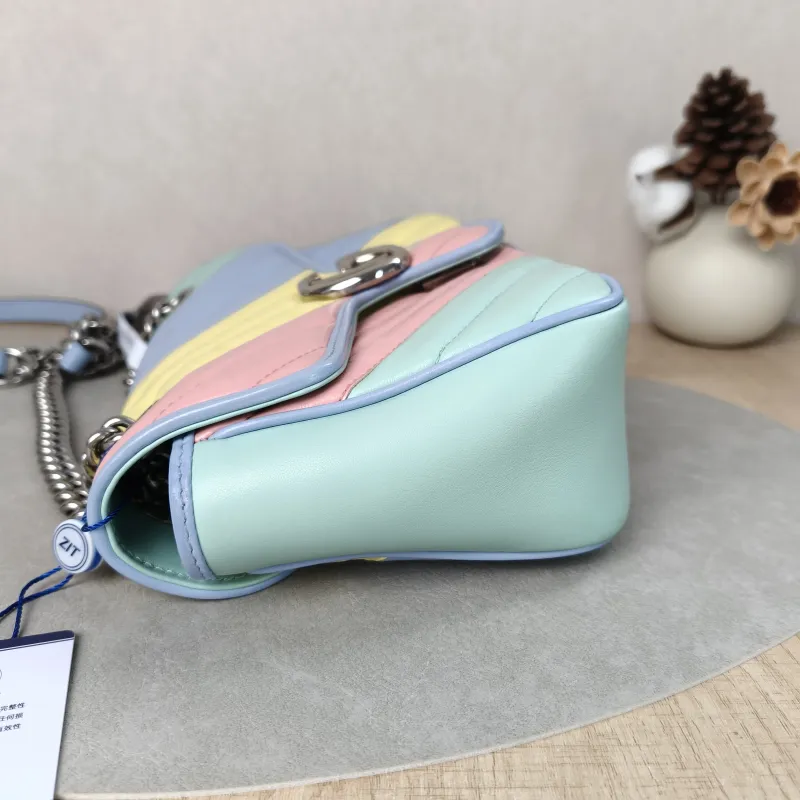 GUCCI Crossbody Bag GG Marmont Medium Marmont 26 Calfskin Medium26 × 7 × 15 cm — detail view 13 of 18