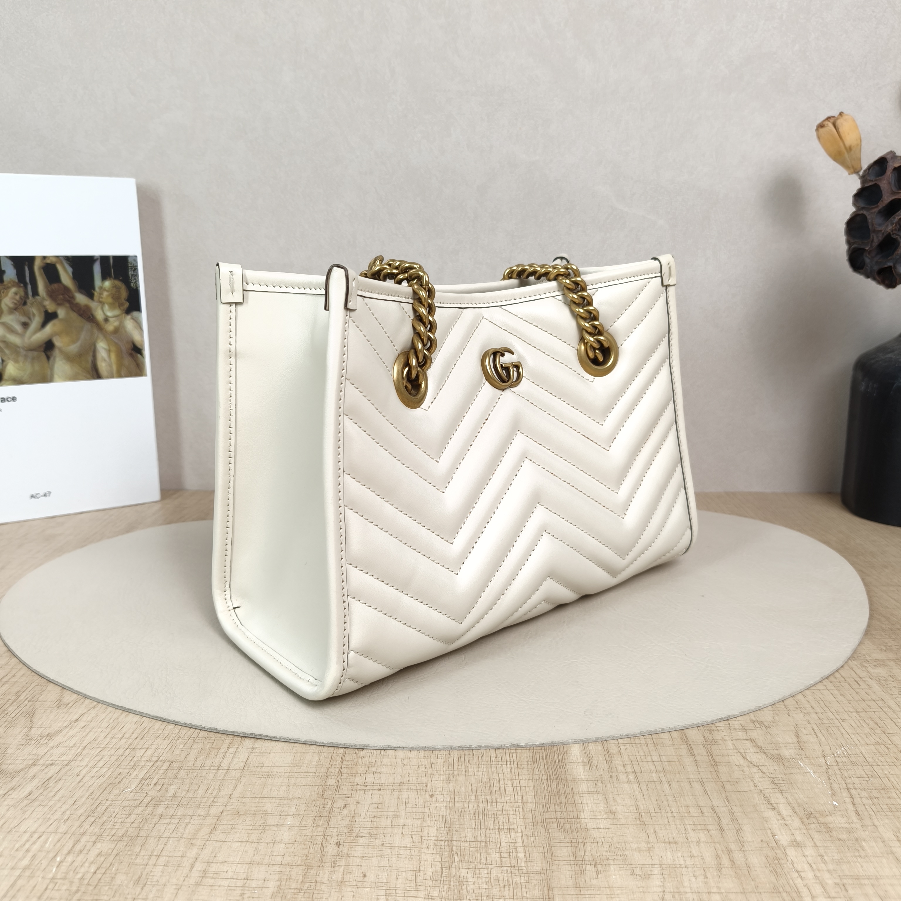 GUCCI Shoulder Bag GG Marmont Marmont tote White Calfskin Small Edition26.5 × 12.5 × 18.5 cm — cover view 2 of 6