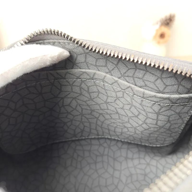 Louis Vuitton Crossbody Bag Keepall 25 PVC Medium25 × 11 × 15 cm — detail view 11 of 13