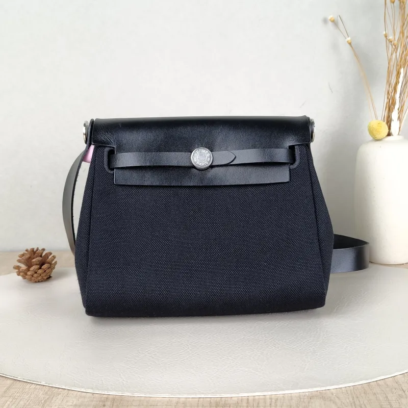 Hermès Crossbody Bag Herbag Zip 20Black Calfskin，Canvasmini20.5 × 7 × 16.5 cm