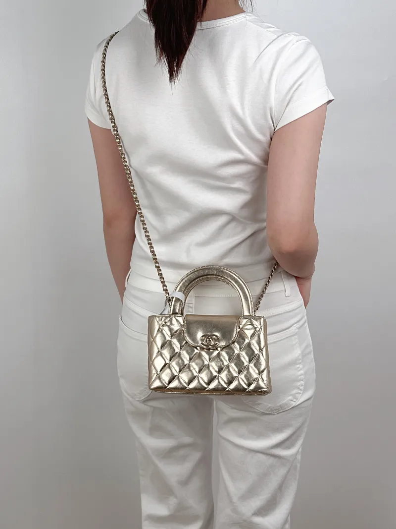 Chanel Crossbody Bag Kelly Gold Lambskin19 × 7 × 13 cm — on-model view 2 of 4