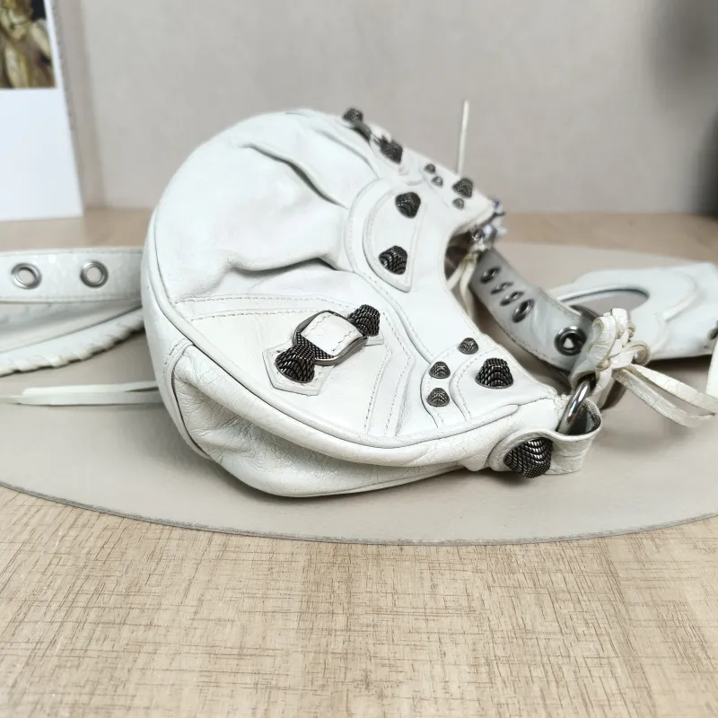 BALENCIAGA Crossbody Bag LE CAGOLE White Lambskin XS26 × 7 × 16 cm — detail view 5 of 13