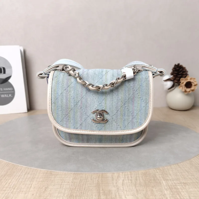 Chanel Crossbody Bag Crossbody Bag One Size17 × 6 × 14 cm
