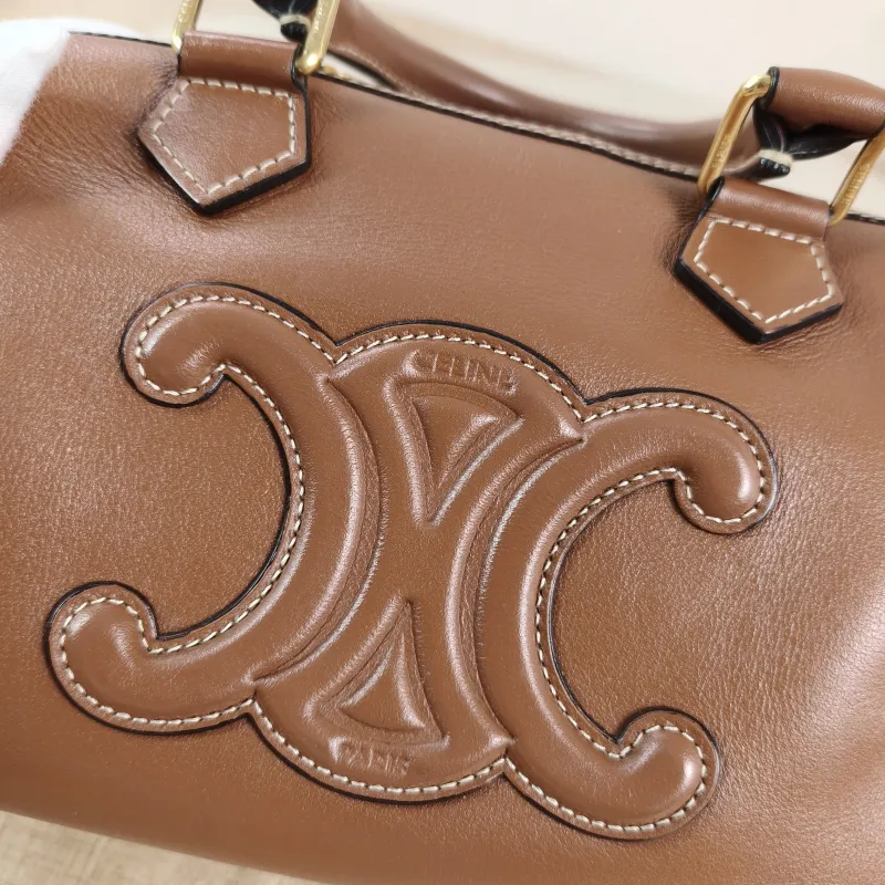 CELINE Crossbody Bag Calfskin Small 20 × 10.5 × 14 cm — detail view 9 of 13