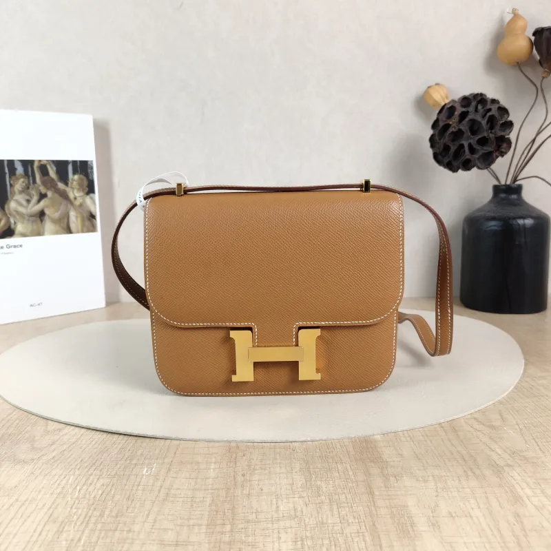 Hermès Crossbody Bag Constance 19 Gold-Tone Hardware Epsom Calfskinmini18 × 4 × 15 cm