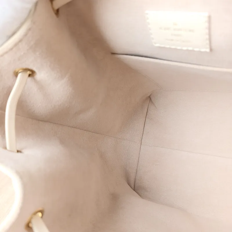 Louis Vuitton Backpack Montsouris Backpack White Calfskin Small 23 × 15 × 27 cm — detail view 4 of 14