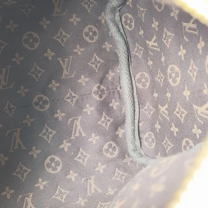 Louis Vuitton Shoulder Bag EXPRESS Shoulder Bag Grey Calfskin Small 26 × 13.5 × 17 cm — detail view 4 of 14