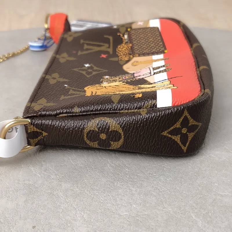 Louis Vuitton Clutch Mini Pochette Accessoires Monogram PVC Mini 15.5 × 4 × 10.5 cm — detail view 7 of 9