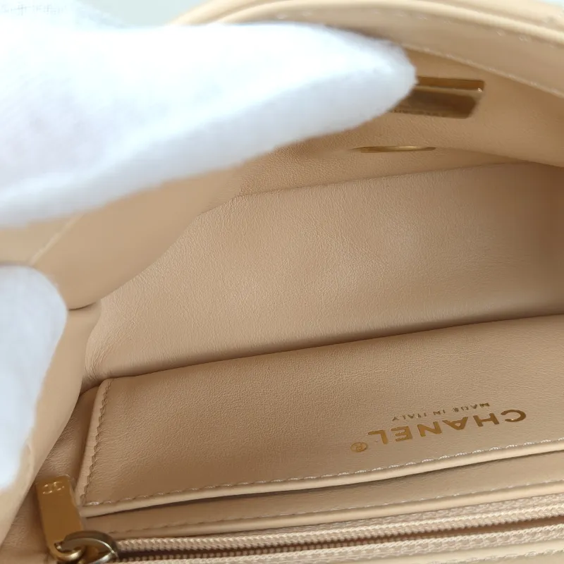 Chanel Crossbody Bag mini Lambskin mini20 × 6 × 12 cm — detail view 13 of 14