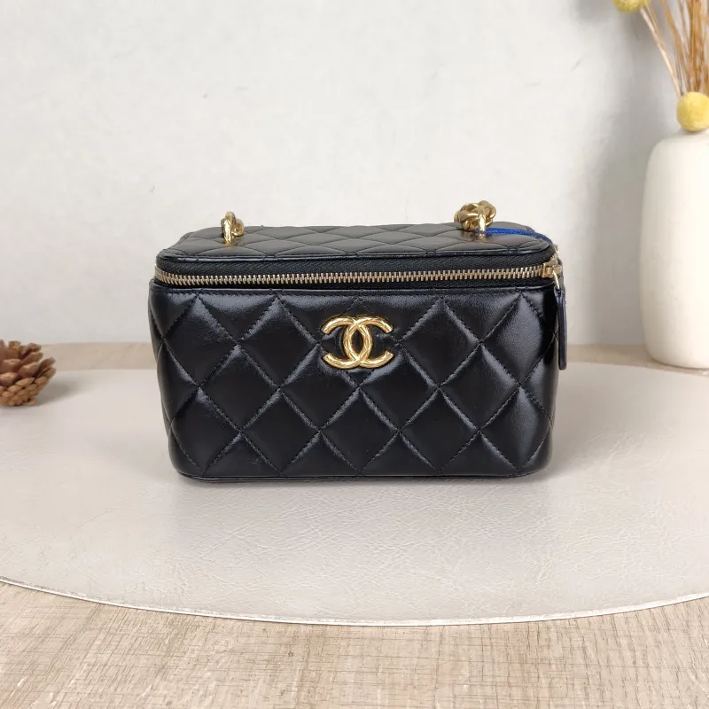 Chanel Crossbody Bag Edition Black Lambskin One Size 17 × 8 × 9.5 cm Conditioned