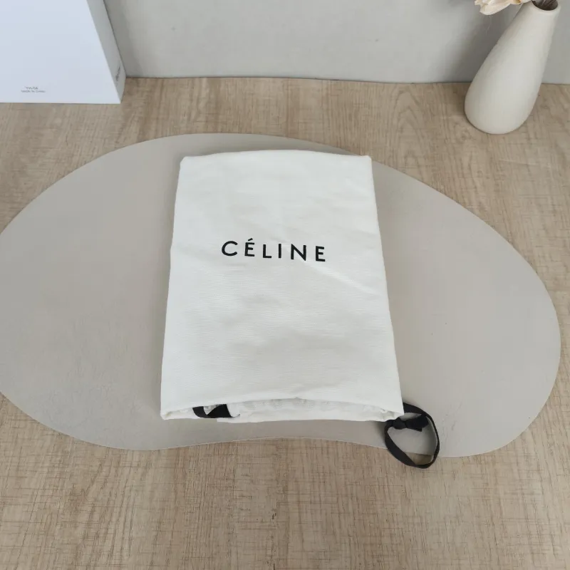 CELINE Crossbody Bag Clasp Bucket Bucket Bag Brown Calfskin One Size20 × 13.5 × 26 cm — detail view 10 of 13