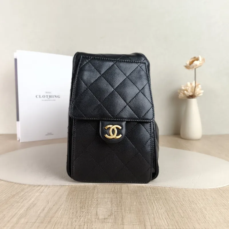 Chanel Shoulder Bag25Bag Black Grained Calfskin Small26 × 14 × 30 cm — detail view 3 of 11