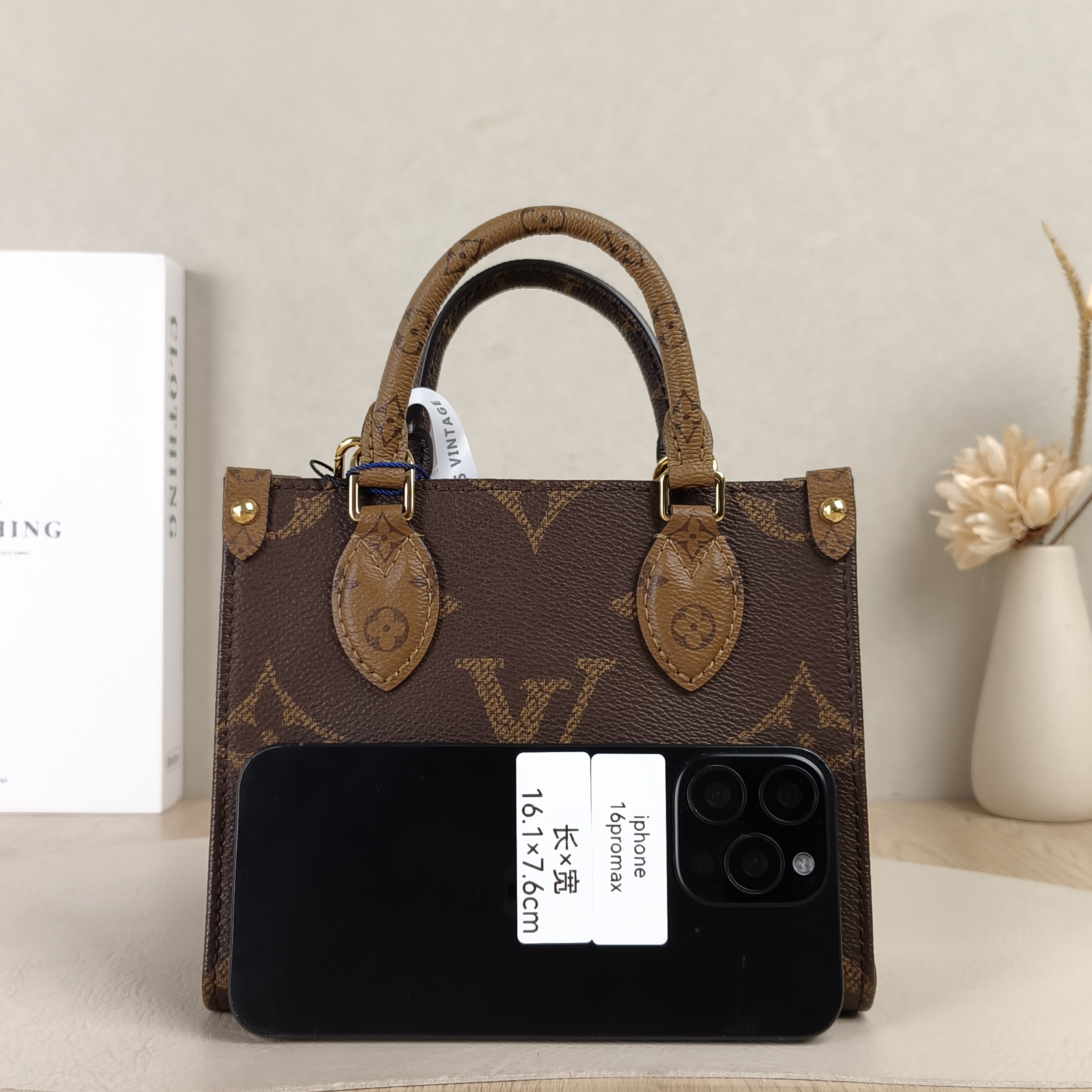 Louis Vuitton Crossbody Bag Onthego BB Monogram PVCBB18 × 8.5 × 15 cm — cover view 2 of 5