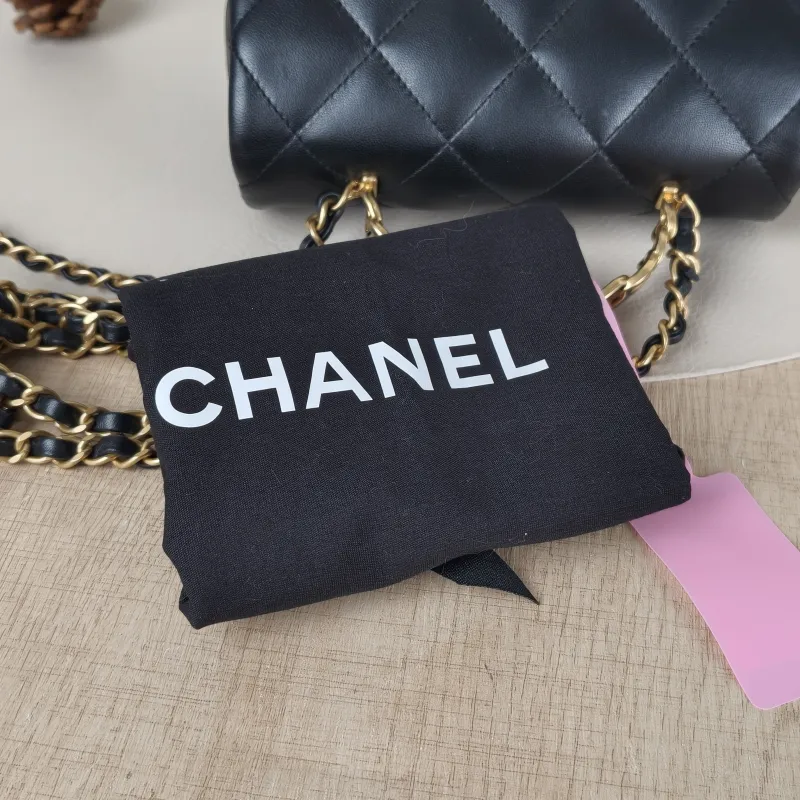 Chanel Crossbody Bag25c Black Lambskin One Size19 × 6 × 14 cm — detail view 1 of 16
