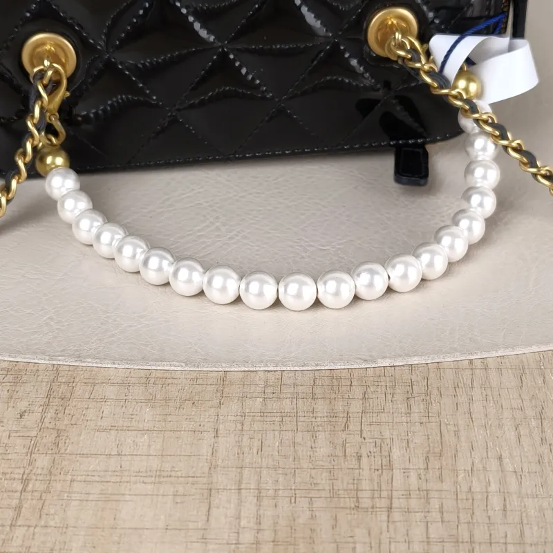 Chanel Crossbody Bag Edition Black Patent Leather One Size16 × 8 × 9.5 cm — detail view 3 of 14