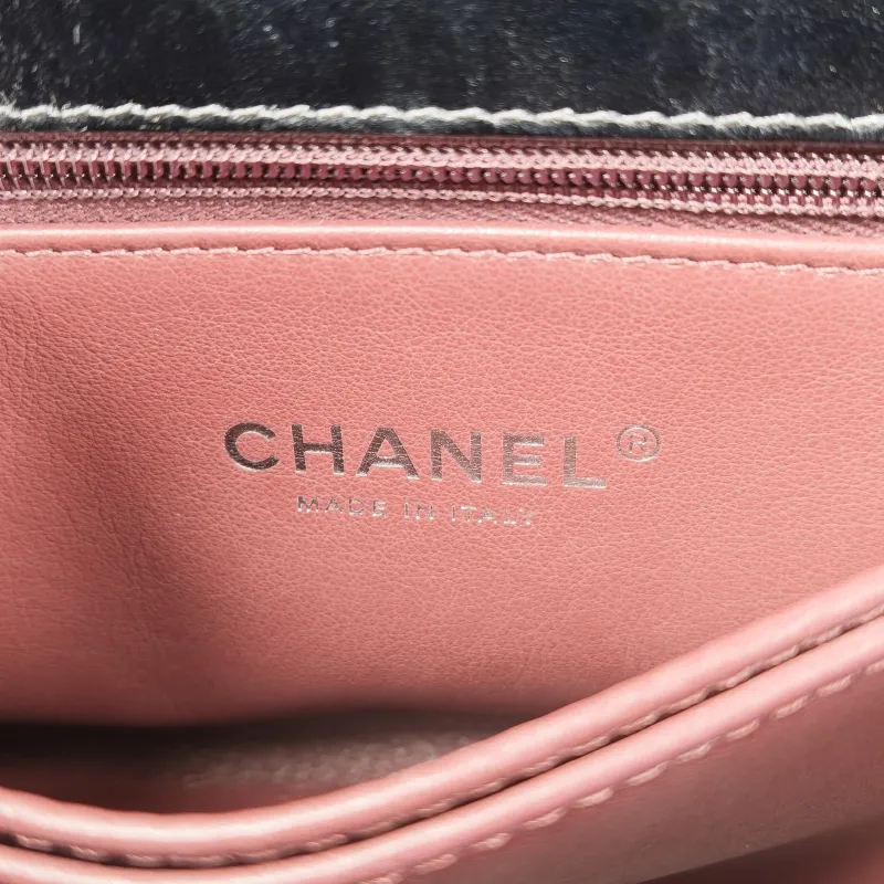 Chanel Crossbody Bag v Coco Handle​ Black Calfskin Small 24 × 10 × 14 cm — detail view 3 of 16