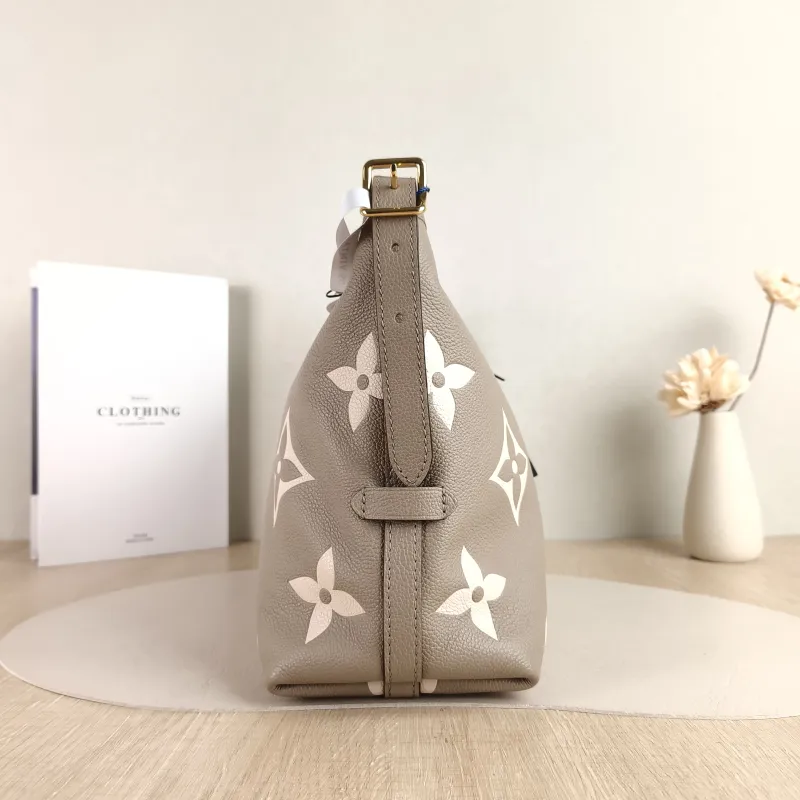 Louis Vuitton Crossbody Bag Carryall Calfskin Small 29.5 × 12 × 24 cm — detail view 7 of 14