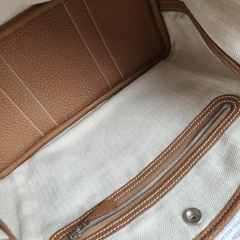Hermès Top Handle Bag Garden Party 30 30 Negonda Calfskin Medium 30 × 13 × 21 cm K — detail view 3 of 11