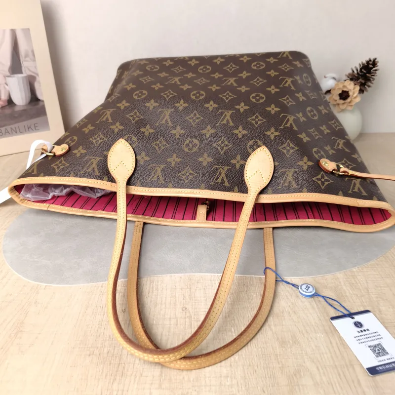 Louis Vuitton Shoulder Bag Neverfull Monogram PVC Medium 31 × 14 × 28 cm — detail view 11 of 11