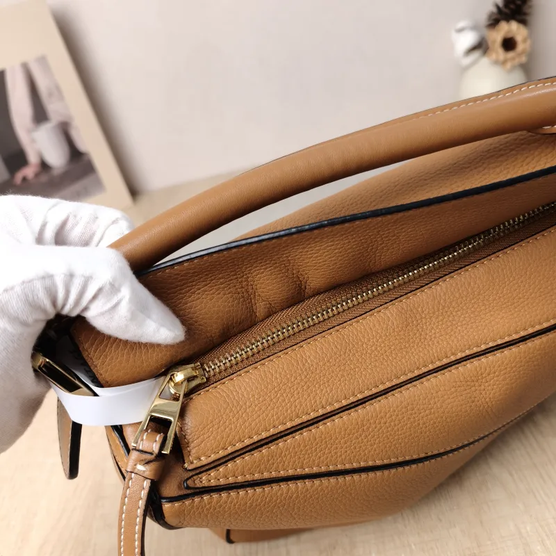LOEWE Crossbody Bag Puzzle Caramel CC alfskin Small 24 × 10.5 × 16.5 cm — detail view 4 of 15