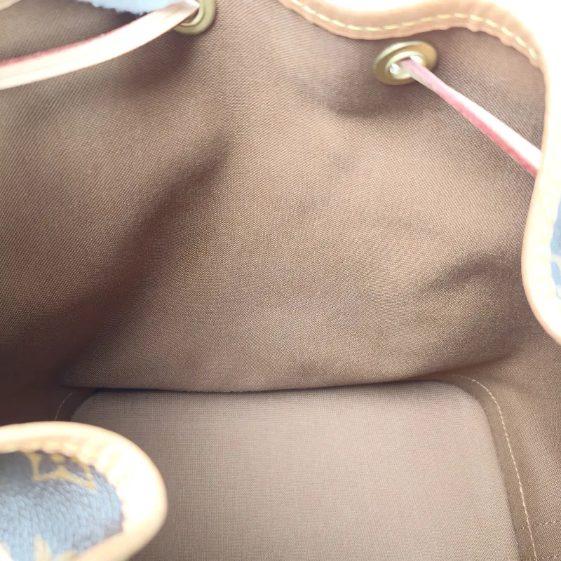 Louis Vuitton Shoulder Bag Petit Noé Bucket Bag Monogram PVC Small 27 × 21 × 27 cm — detail view 1 of 12