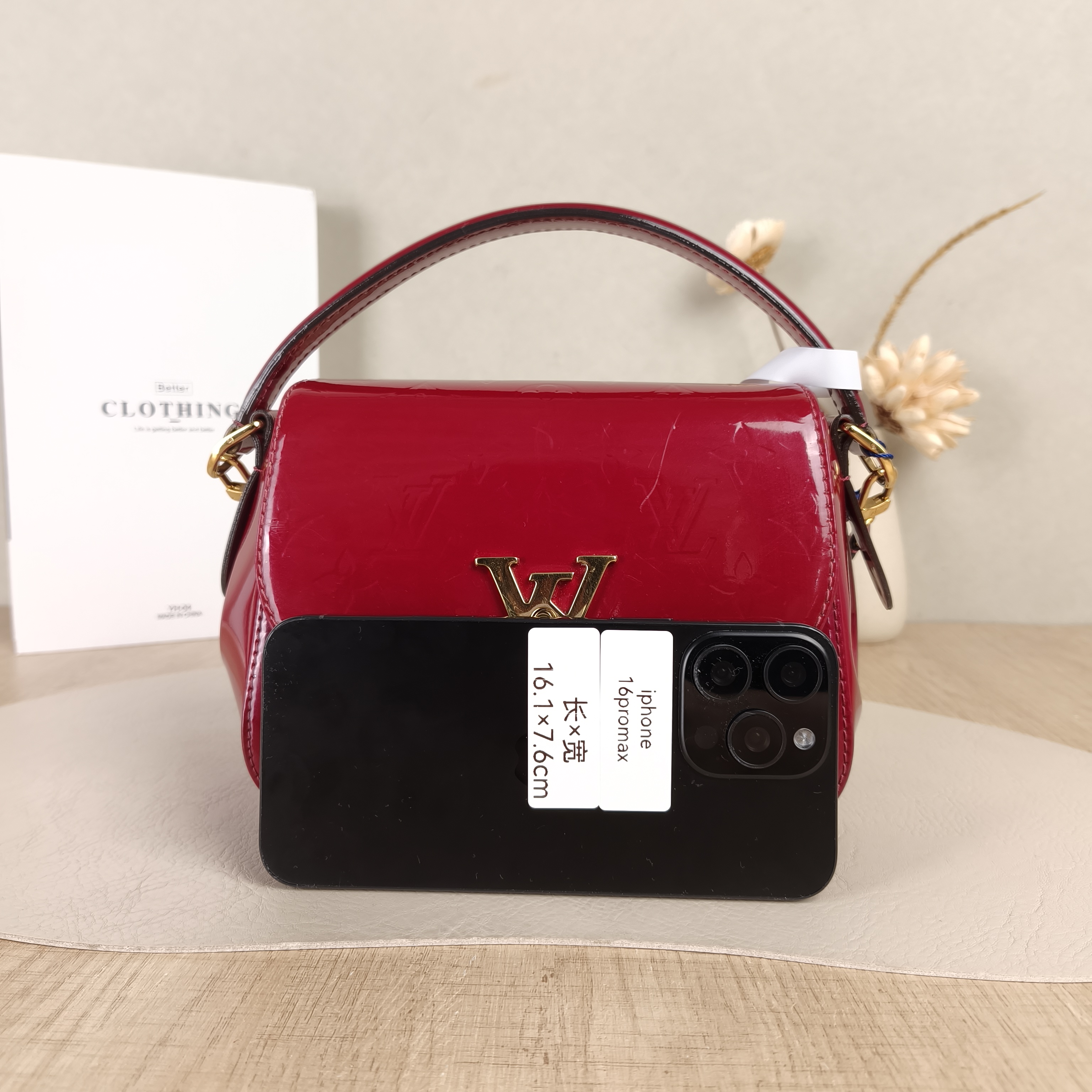 Louis Vuitton Crossbody Bag Pasadena Red Patent Leather One Size22 × 9 × 16 cm — cover view 5 of 5