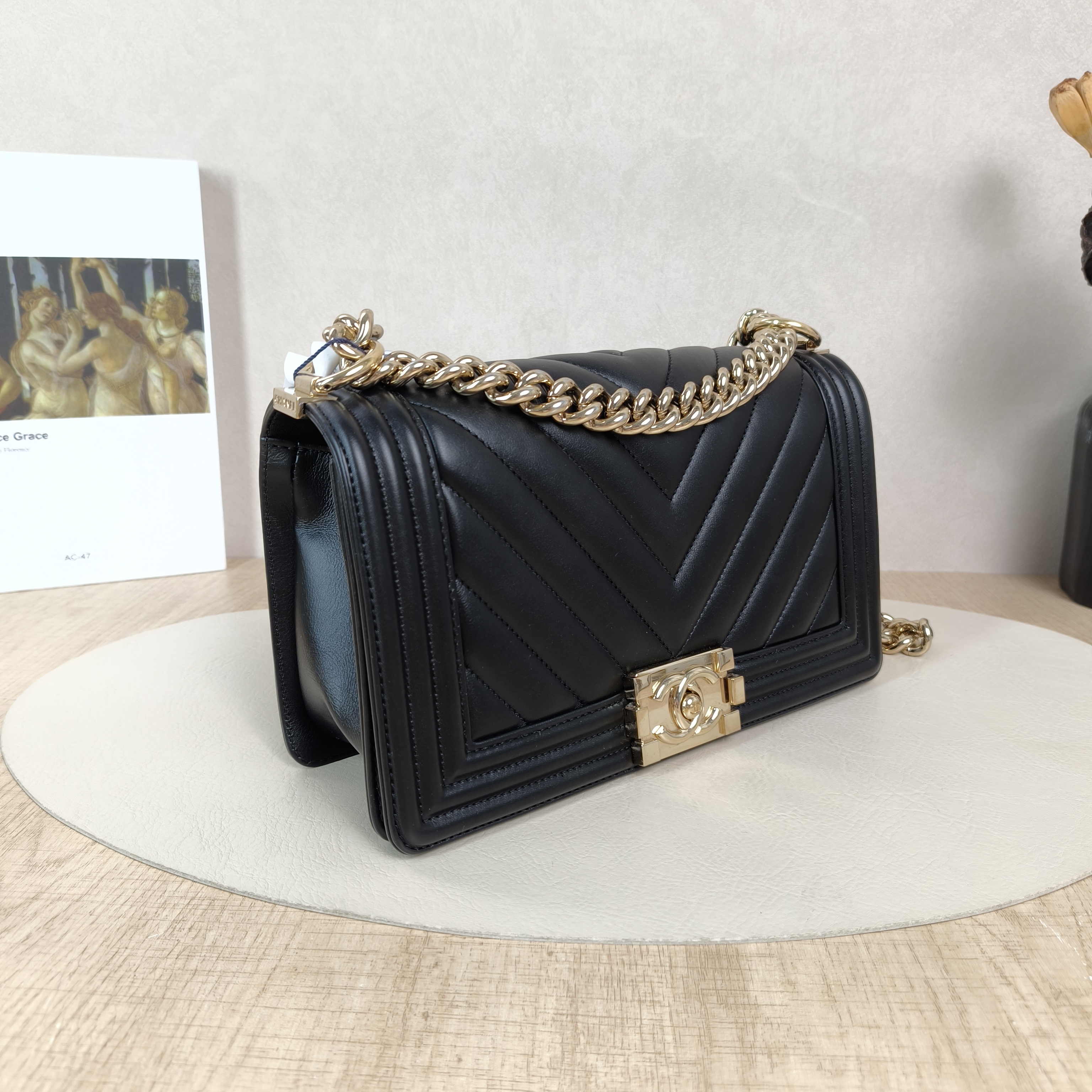 Chanel Crossbody Bagv leboy Black Calfskin Medium25 × 9 × 15 cm — cover view 2 of 5